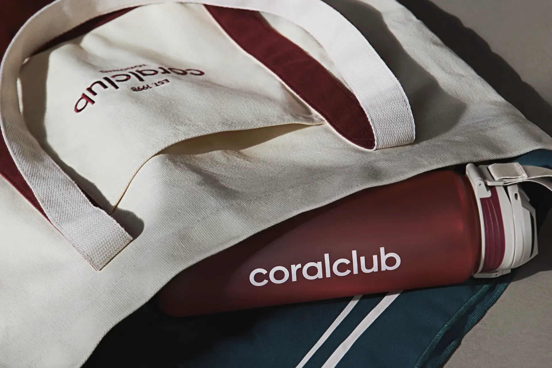 Пластиковая бутылка coralclub, бордовая